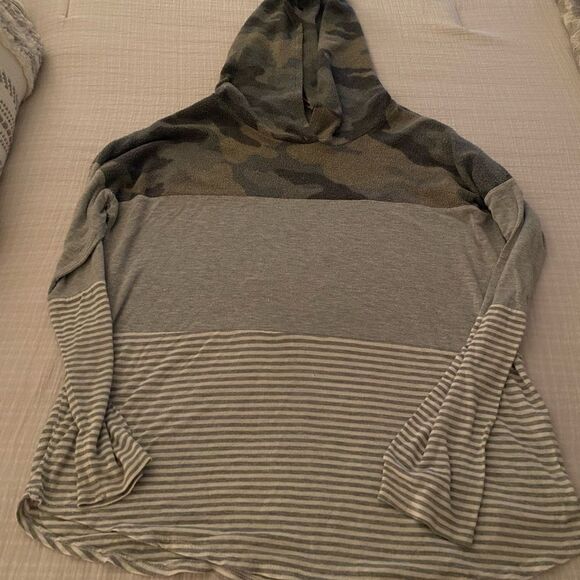 PINK LILY Medium Hooded Longsleeve - Picture 1 of 2